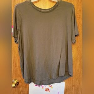 Women's Terra & Sky Olive Crew Neck Short Sleeve Shirt
